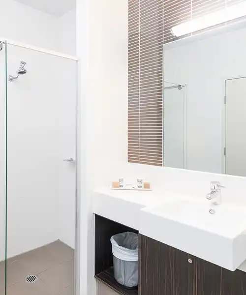 Macquarie 4 Star Gold Bathroom